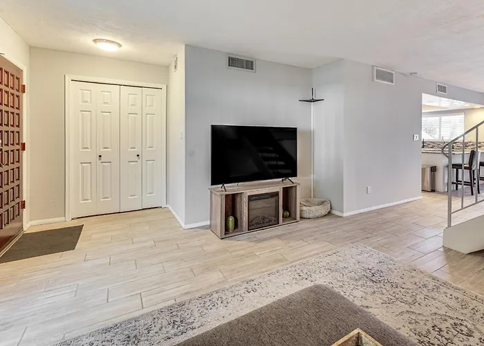 Holiday home Pet-friendly Unit, 1 Mi To Old Town Scottsdale! *